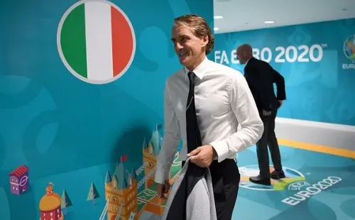 Roberto Mancini feliz con el paso de Italia a la final de la Eurocopa.