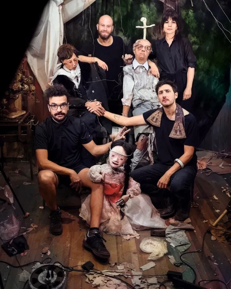 El equipo de Los Huesos, encabezado por los chilenosCristóbal León y Joaquín Cociña.