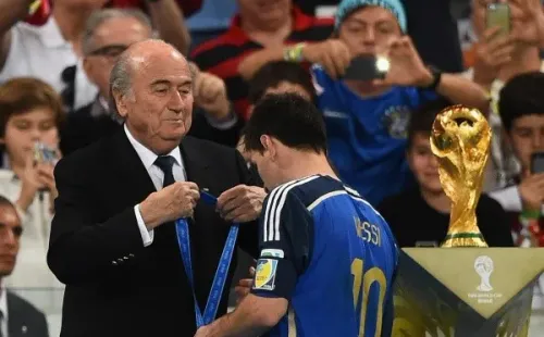 Messi recibe la medalla del segundo lugar del Mundial 2014. Foto: Getty.