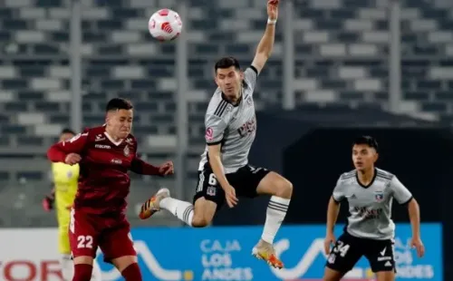 Fuentes destacó lo bien que funciona el mediocampo de Colo Colo con Vicente Pizarro, Bryan Soto y Leonardo Gil. Foto: Agencia Uno