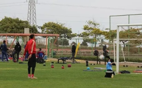 Suazo se pegó buenas voladas en el entrenamiento serenense. Foto: Instagram