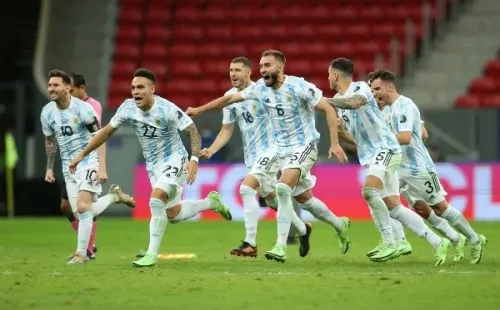 Hinchas argentinos buscan celebrar un título luego de 28 años. Foto: Getty.