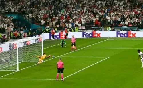 Saka, de 19 años, pateó el tiro decisivo en la final ante Inglaterra e Italia.