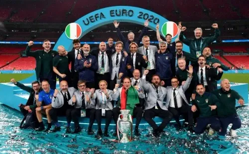 Mancini celebra un histórico título junto a Italia. Foto: Getty Images