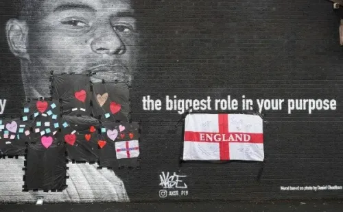 El mural de Marcus Rashford fue vandalizado pero de inmediato recibió muestras de cariño. (Foto: Getty Images)