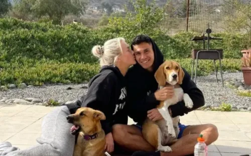 Pablo Galdames fue a Curacaví a relajarse con su polola Vesta Lugg y sus mascotas.Foto: Instagram