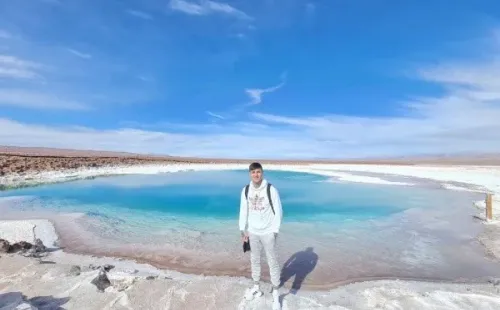 Erick Pulgar está en San Pedro de Atacama mirando las lagunas del lugar.Foto: Instagram