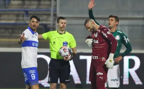 El dudoso cobro de árbitro decretó un pésimo destino para la franja en la ida de octavos de final de Copa Libertadores.