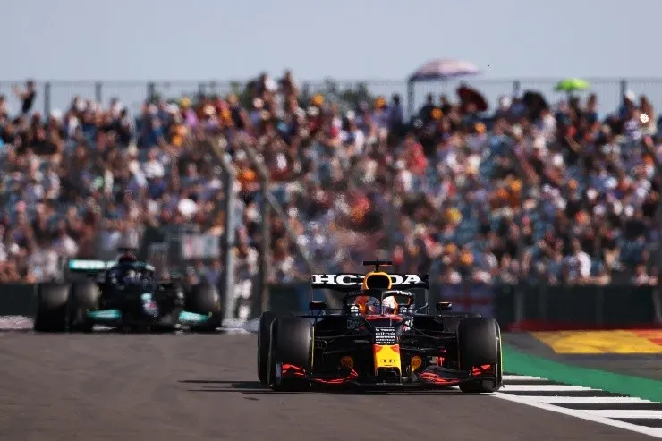 Max Verstappen logró quedarse con la “pole”, en el renovado formato de salida.