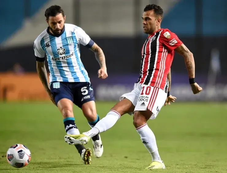 Eugenio Mena fue titular y figura en el duelo ante Sao Paulo. (Foto: Getty)