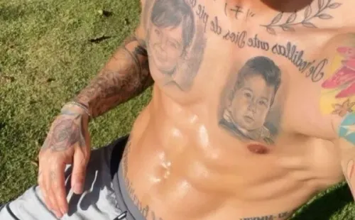 Vargas entrena en su casa mientras está aislado por haber arrojado positivo en Covid-19.