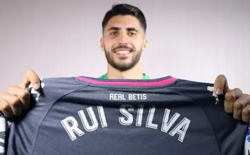 Silva fue presentado esta mañana como nuevo refuerzo del Betis de Pellegrini.