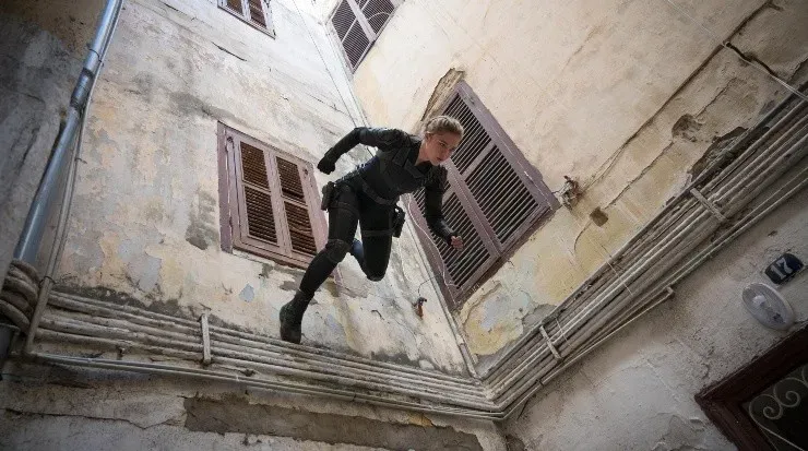 Black Widow: Florence Pugh en una de sus primeras escenas de la película.