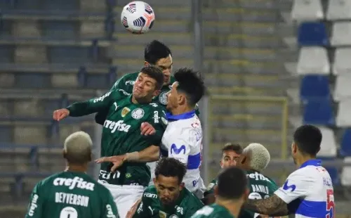Los Cruzados buscarán eliminar a Palmeiras a domicilio para meterse en cuartos de final de la Libertadores.