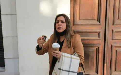 Constituyentes de Chile Vamos comen Negrita antes de la sesión de la Convención.(5)