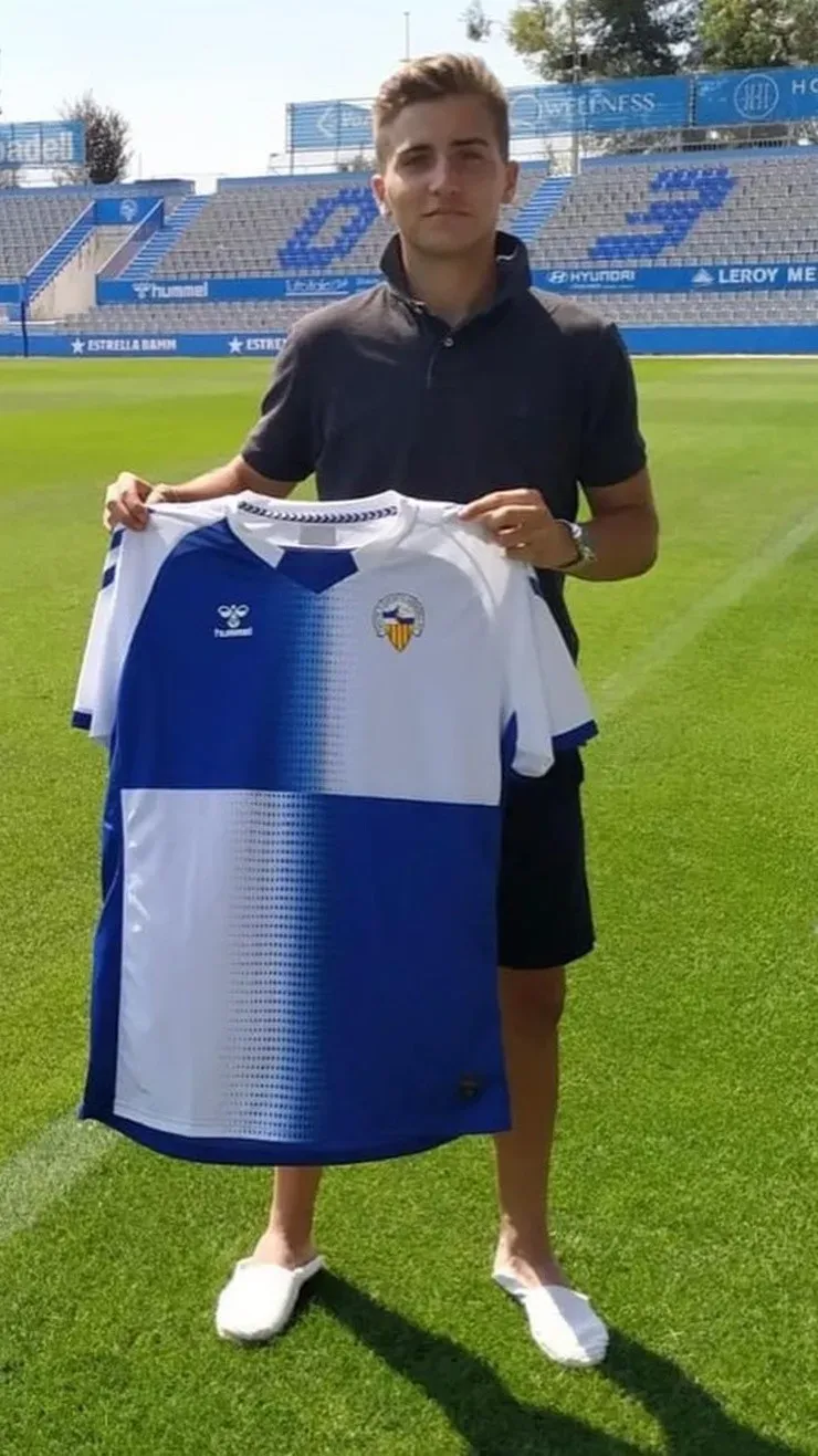 Xavi Planas, delantero de origen chileno en el fútbol español