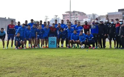 Erick Pulgar compartió con el plantel de Deportes Antofagasta antes de volver a Italia. Foto: CDA