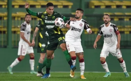 Mauricio Isla fue titular en ambos partidos ante Defensa y Justicia. Eso sí, salió reemplazado en los dos. Foto: Getty Images