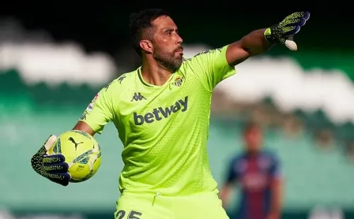 Claudio Bravo no estuvo en el amistoso del Betis, con debut de Rui Silva en el arco. (Foto: Getty Images)