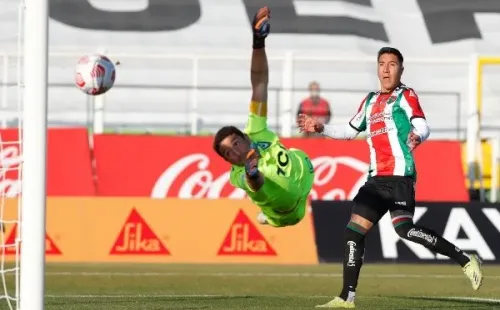 Cristián Suárez abrió el marcador ante Santiago Wanderers. Foto: Agencia Uno