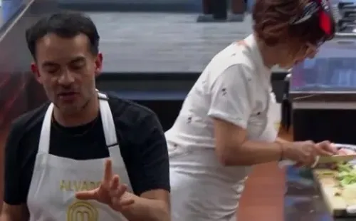 Álvaro López en Masterchef Celebrity, justo en el momento en que se cortó el dedo.