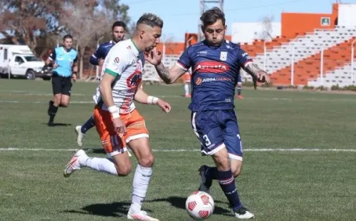 Cobresal ganaba, pero Melipilla reaccionó justo a tiempo para el empate. Foto: Agencia Uno
