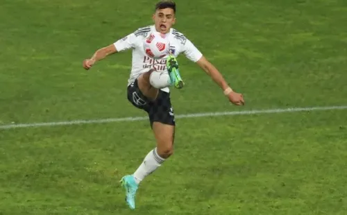 Solari no se achica y quiere tomar el puesto de Rodríguez en Colo Colo. Foto: Agencia Uno