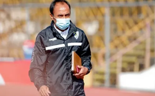 Pizarro deja el puesto de técnico pero seguirá en Barnechea. Foto: Agencia Uno