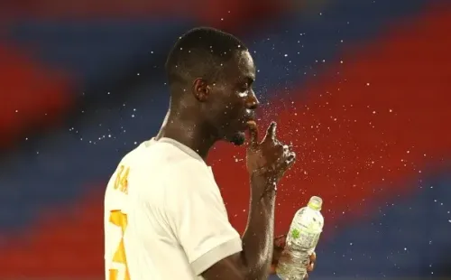 Eric Bailly del Manchester United es uno de los “mayores” que reforzó a Costa de Marfil. Imagen: Getty.