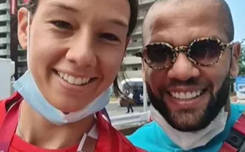 Tiane Endler y Dani Alves en Tokio 2020.