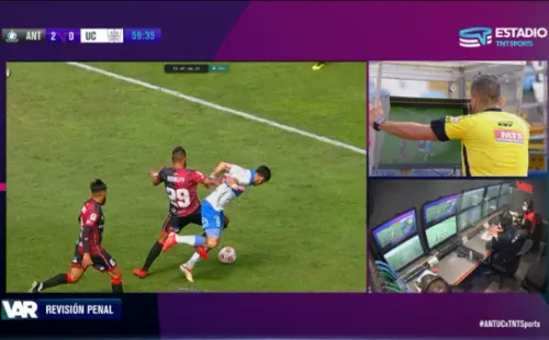 Penal para la UC y gol de Fernando Zampedri.