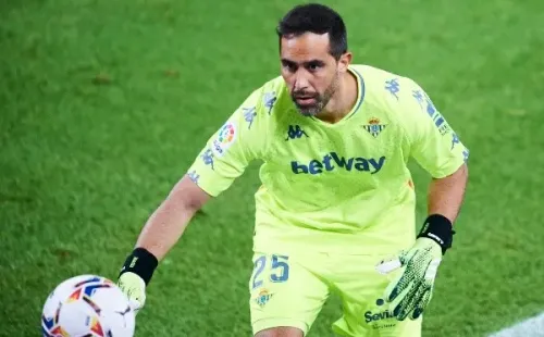 Bravo competirá con Rui Silva y Joel Robles por el arco del Betis.