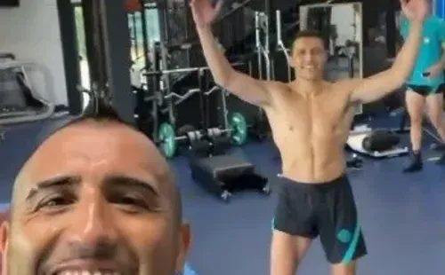 Alexis y el King se alistan con todo para la nueva temporada en el Calcio.