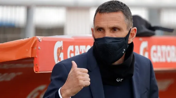Gustavo Poyet y su molestia con los árbitros chilenos
