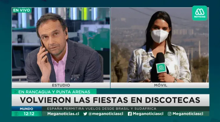 Rodrigo Sepúlveda conversando con su señora en    Meganoticias.