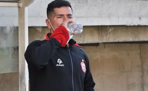 Jorge Acuña no va más como técnico de Unión San Felipe. Foto: Agencia Uno