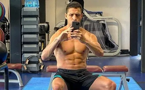 Alexis Sánchez ha estado entrenando apartado del plantel para priorizar su rehabilitación. Es por ello que no estuvo en la foto con Eriksen. Foto: Instagram