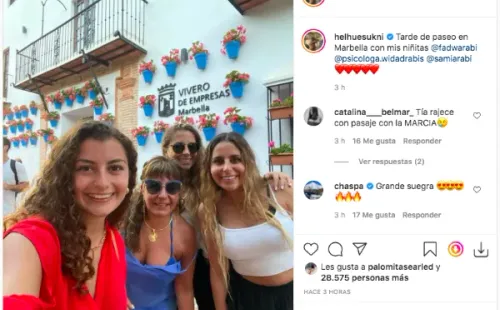 Las postales de Helhue Sukni junto a sus hijas en Marbella, España.(3)
