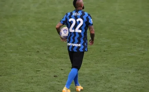 MILAN, ITALY - MAY 23: Arturo Vidal of Internazionale claims a matchball as a souvenir as he makes his way to the podium to collect his Serie A winners' medal following the Serie A match between FC Internazionale Milano and Udinese Calcio at Stadio Giuseppe Meazza on May 23, 2021 in Milan, Italy. Sporting stadiums around Italy remain under strict restrictions due to the Coronavirus Pandemic as Government social distancing laws prohibit fans inside venues resulting in games being played behind closed doors (Photo by Jonathan Moscrop/Getty Images)