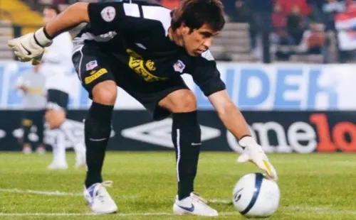 Claudio Bravo podría volver a vestir los colores de Colo Colo el próximo año. Foto: Archivo
