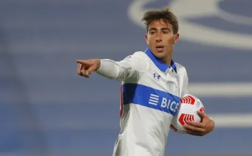 Valencia abrió la senda goleadora para la franja a los 31′ de juego.