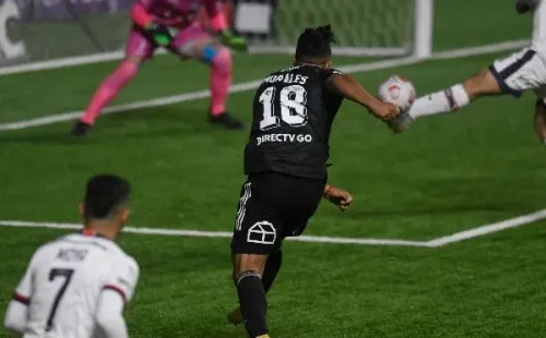 01 DE AGOSTO DE 202Ivan Morales anota su gol, durante el partido valido por la fecha 14 del Campeonato Nacional AFP PlanVital 2021, entre Deportes Melipilla y Colo Colo, disputado en el Estadio Nicolas Chahuan Nazar de La Calera.FOTO: PABLO OVALLE ISASMENDI/AGENCIAUNO