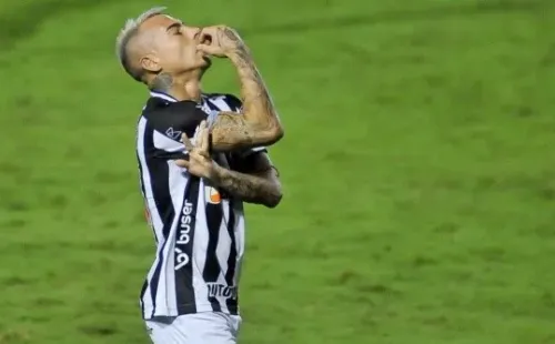 Eduardo Vargas muestra una nueva faceta en el Atlético Mineiro (Getty Images)