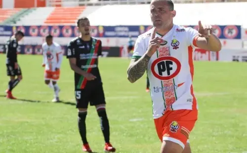 Donoso falló de penal pero anotó el 2-1 de la tranquilidad para Cobresal. Foto: Agencia Uno