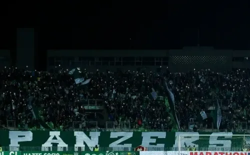 Los hinchas de Santiago Wanderers vuelven para apoyar a su equipo en un momento difícil. Foto: Agencia Uno