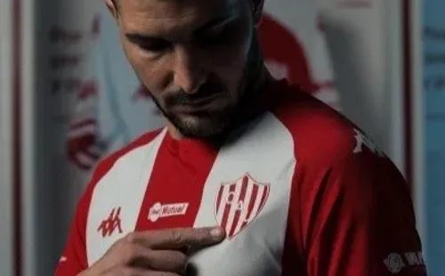 Blandi fue presentado hoy en su nuevo club (Foto: Unión Santa Fe)