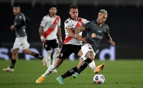 Eduardo Vargas ganó el duelo de chilenos a Paulo Díaz tras el triunfo de Atlético Mineiro ante River Plate. Foto: Getty Images