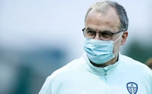 El profe Bielsa festeja doble por la renovación en el Leeds y por la vuelta de los hinchas a los estadios (Getty Images)