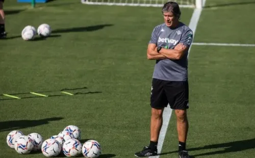 Manuel Pellegrini, coach, during Real Betis training at the Luis del Sol Sports City on September 23, 2020 in Sevilla, Spain.-Not Released (NR)