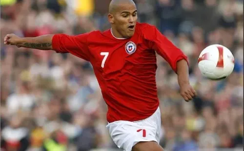 Chile utilizó una camiseta sin marca en el año 2007, para los amistosos ante Brasil y Costa Rica. Foto: Archivo